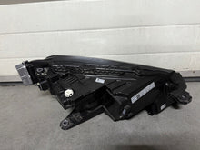 Laden Sie das Bild in den Galerie-Viewer, Frontscheinwerfer Skoda Superb III 3V1941015C Full LED Links Headlight