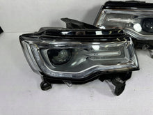 Laden Sie das Bild in den Galerie-Viewer, Frontscheinwerfer Jeep Grand Cherokee Wk2 I 68289238AG 68289239AG Ein Satz SCH6493972713hd