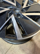 Load image into Gallery viewer, 1x Alufelge 18 Zoll 7.5&quot; 5x112 48ET Glanz 5E3601025AD Skoda Octavia 5e3