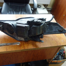 Laden Sie das Bild in den Galerie-Viewer, Frontscheinwerfer Ford Mondeo 7S71-13W030-AG Ein Stück (Rechts oder Links) SCH1279121767uc