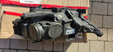 Laden Sie das Bild in den Galerie-Viewer, Frontscheinwerfer Audi A1 82A941004 Rechts Scheinwerfer Headlight SCH7980972462qq