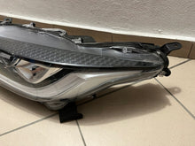 Laden Sie das Bild in den Galerie-Viewer, Frontscheinwerfer Toyota 4 Yaris Full LED Links Scheinwerfer Headlight SCH8669385600du