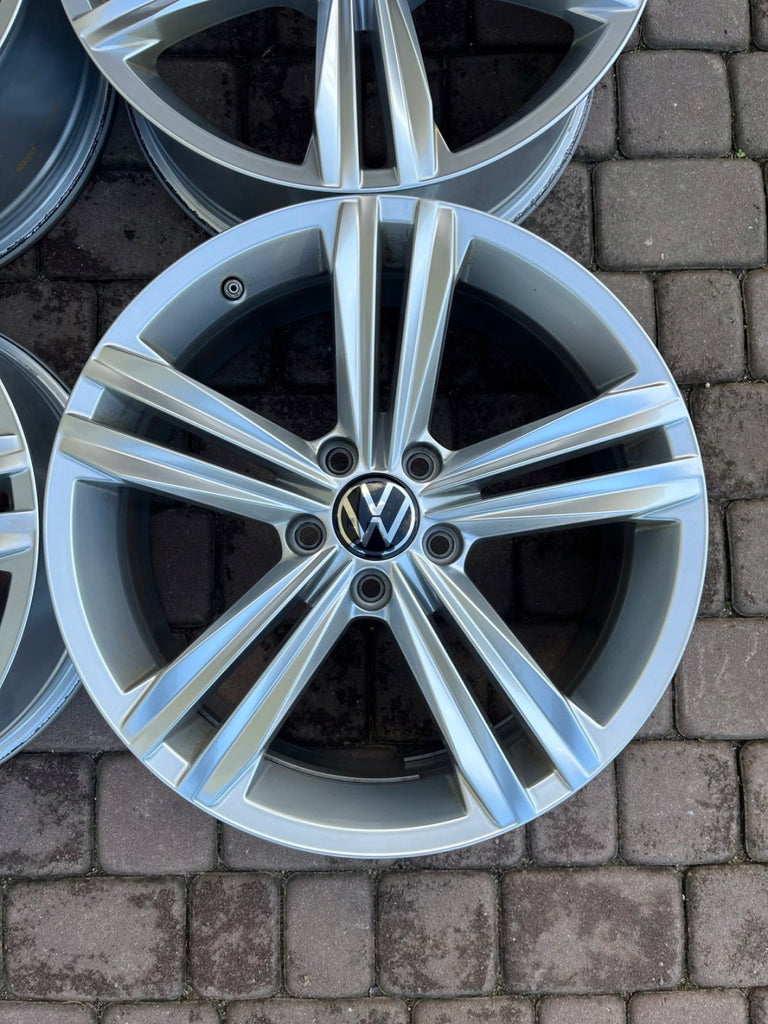 4x Alufelge 18 Zoll 7.0" 5x112 43ET Glanz Silber VW Tiguan Rim Wheel FEL1973364472lx