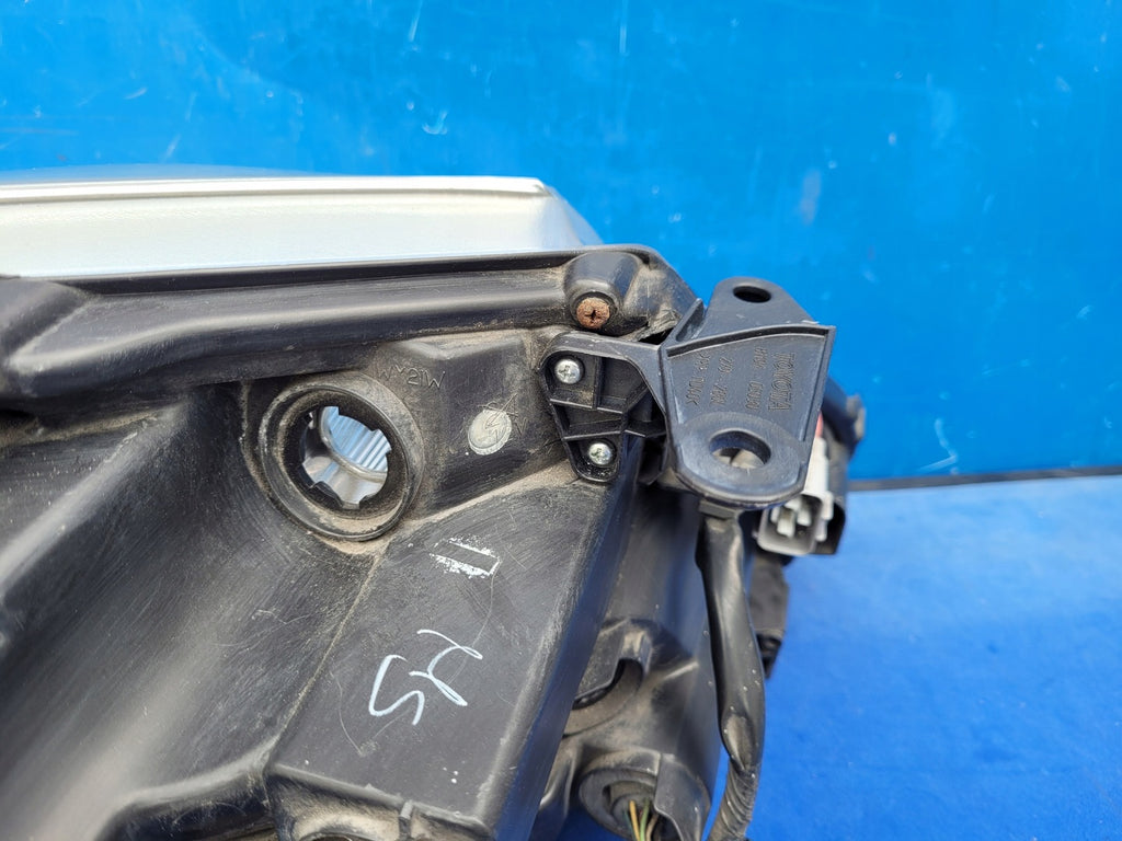 Frontscheinwerfer Toyota Avensis Xenon Links Scheinwerfer Headlight SCH4711126133qt