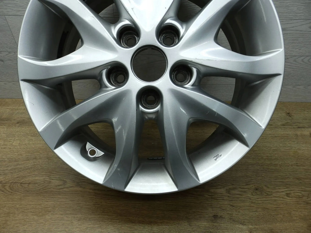 1x Alufelge 16 Zoll 6.0" 5x114.3 50ET Glanz Silber 529102L250 Hyundai I30