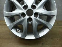 Laden Sie das Bild in den Galerie-Viewer, 1x Alufelge 16 Zoll 6.0&quot; 5x114.3 50ET Glanz Silber 529102L250 Hyundai I30