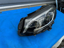 Laden Sie das Bild in den Galerie-Viewer, Frontscheinwerfer Mercedes-Benz A2469066901 LED Ein Stück (Rechts oder Links) SCH4578006127he