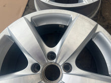 Load image into Gallery viewer, 1x Alufelge 17 Zoll 6.5" 5x112 33ET Glanz Silber 5N0601025 VW Tiguan Rim Wheel FEL6925181259wy