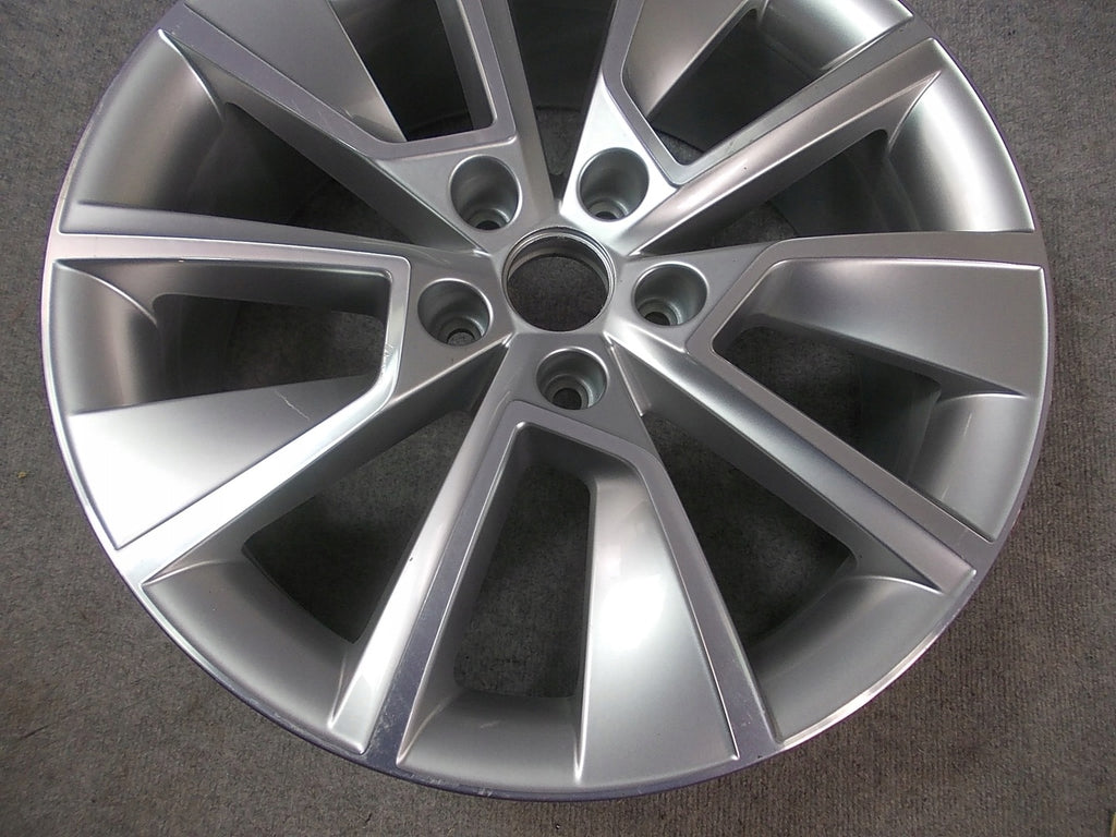 1x Alufelge 18 Zoll 7.5" 5x112 43ET Glanz Silber 5E0601025 Skoda Octavia Iii