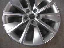 Load image into Gallery viewer, 1x Alufelge 18 Zoll 7.5&quot; 5x112 43ET Glanz Silber 5E0601025 Skoda Octavia Iii