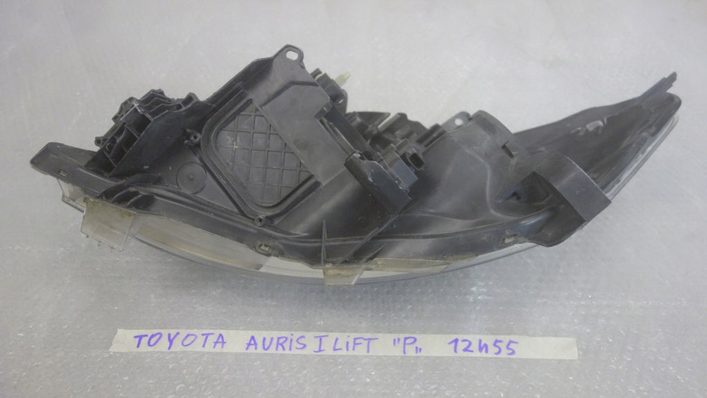 Frontscheinwerfer Toyota Auris 81110-02A70 Rechts Scheinwerfer Headlight