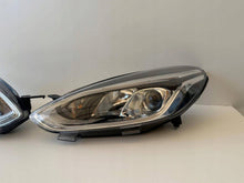 Laden Sie das Bild in den Galerie-Viewer, Frontscheinwerfer Ford Fiesta Ein Satz Scheinwerfer Headlight SCH1214370408aa