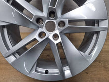 Load image into Gallery viewer, 1x Alufelge 19 Zoll 8.0" 5x112 45ET Glanz Silber 5LA601025B Skoda Enyaq Iv FEL5807616601jt