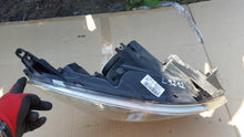 Laden Sie das Bild in den Galerie-Viewer, Frontscheinwerfer Opel Agila B 35100-52K00 Rechts Scheinwerfer Headlight