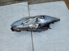 Laden Sie das Bild in den Galerie-Viewer, Frontscheinwerfer Toyota Prius 12608893526 Links Scheinwerfer Headlight SCH2641129574bb