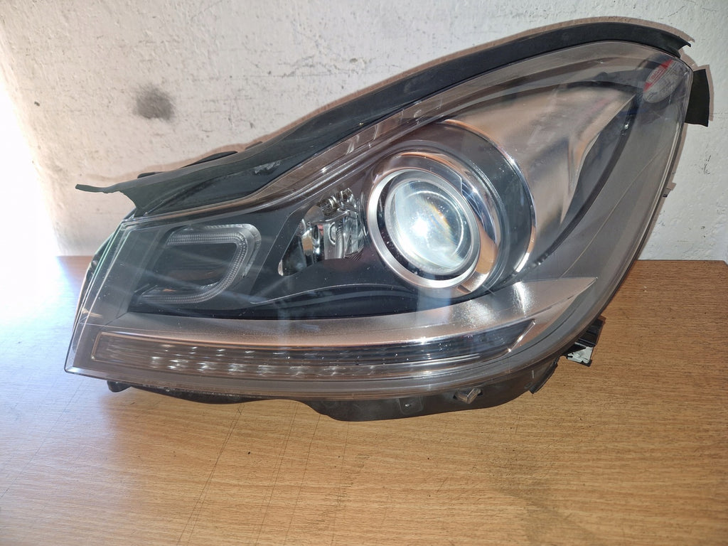 Frontscheinwerfer Mercedes-Benz W204 A2048204339 XENON Links Headlight