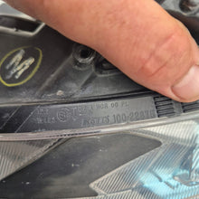 Laden Sie das Bild in den Galerie-Viewer, Frontscheinwerfer Honda Insight 100-22875 Ein Stück (Rechts oder Links)