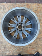 Load image into Gallery viewer, 1x Alufelge 19 Zoll 9.0" 5x120 18ET 6858875 BMW Rim Wheel FEL1121179047ky