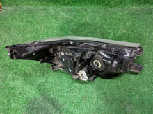 Load image into Gallery viewer, Frontscheinwerfer Toyota Hilux VIII Links Scheinwerfer Headlight SCH8051231135jo