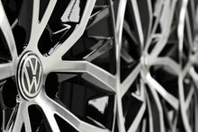 Laden Sie das Bild in den Galerie-Viewer, 4x Alufelge 17 Zoll 7.5" 5x100 44ET Glanz Schwarz 6C0601025K VW Polo Rim Wheel FEL1672899425mt