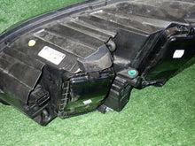 Laden Sie das Bild in den Galerie-Viewer, Frontscheinwerfer Opel Zafira C Vivaro 9832836480 Xenon Rechts Headlight