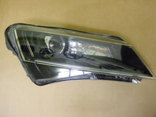 Laden Sie das Bild in den Galerie-Viewer, Frontscheinwerfer Skoda Superb III 3V1941016B Xenon Rechts Headlight