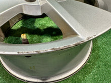 Laden Sie das Bild in den Galerie-Viewer, 1x Alufelge 16 Zoll 7.0&quot; 5x100 46ET 5JA601025AD Skoda Rapid Rim Wheel