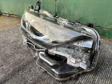 Laden Sie das Bild in den Galerie-Viewer, Frontscheinwerfer Toyota Auris 90070909 8111002K30 Rechts Scheinwerfer Headlight SCH3015425764zi
