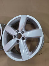 Laden Sie das Bild in den Galerie-Viewer, 1x Alufelge 17 Zoll 7.0&quot; 5x112 54ET 5K0601025AA VW Golf Vi Rim Wheel