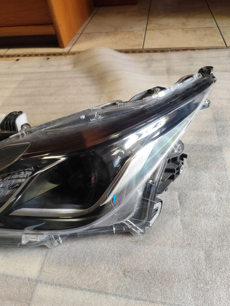 Frontscheinwerfer Toyota Corolla 8115002T31 Links Scheinwerfer Headlight SCH3861099658ud
