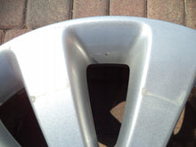 Laden Sie das Bild in den Galerie-Viewer, 1x Alufelge 17 Zoll 7.0&quot; 5x115 44ET Glanz Silber OPO44 Opel Rim Wheel