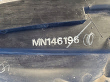 Laden Sie das Bild in den Galerie-Viewer, Frontscheinwerfer Mitsubishi L200 MN146196 Rechts Scheinwerfer Headlight