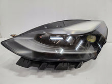 Laden Sie das Bild in den Galerie-Viewer, Frontscheinwerfer Tesla Model 3 Full LED Ein Stück (Rechts oder Links) Headlight
