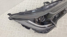 Laden Sie das Bild in den Galerie-Viewer, Frontscheinwerfer Toyota Corolla 81110-02S70 LED Rechts Scheinwerfer Headlight