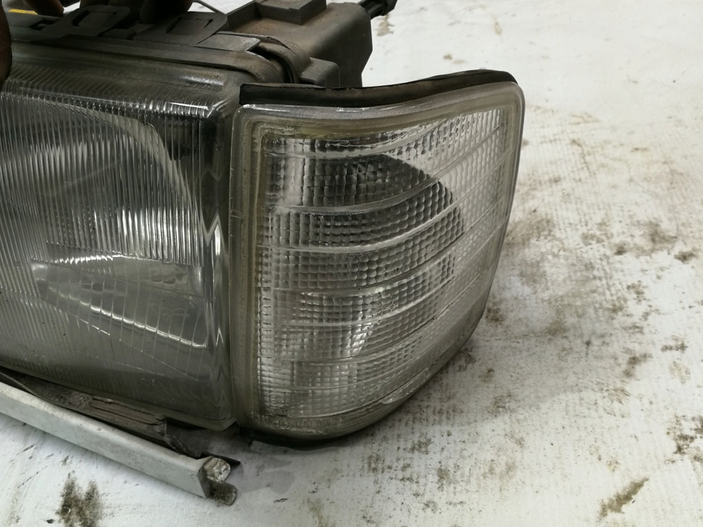 Frontscheinwerfer Mercedes-Benz W201 Links Scheinwerfer Headlight SCH6165853678we
