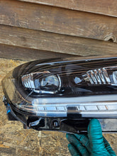 Laden Sie das Bild in den Galerie-Viewer, Frontscheinwerfer VW T-Cross 2GM941036B Rechts Scheinwerfer Headlight