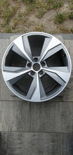 Laden Sie das Bild in den Galerie-Viewer, 1x Alufelge 19 Zoll 8.0" 5x112 45ET Matt Silber 81A601025AN Audi Rim Wheel FEL5411370420au