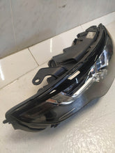 Laden Sie das Bild in den Galerie-Viewer, Frontscheinwerfer Land Rover I Sport Discovery L550 FK7213W029 Xenon Rechts SCH6178233924dd