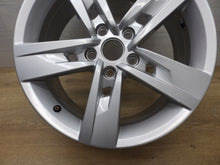 Load image into Gallery viewer, 1x Alufelge 17 Zoll 7.0&quot; 5x112 49ET Glanz Silber 5F0601025 Seat Leon Rim Wheel