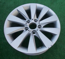 Laden Sie das Bild in den Galerie-Viewer, 1x Alufelge 17 Zoll 7.5" 5x120 37ET Glanz Silber 6796240 BMW F30 F31 Rim Wheel FEL7165380918dc