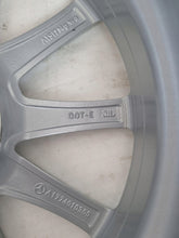 Load image into Gallery viewer, 1x Alufelge 17 Zoll 6.5" 5x112 44ET Glanz Silber A1774010300 Mercedes-Benz W177 FEL2691236600js