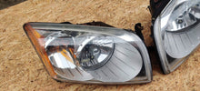 Laden Sie das Bild in den Galerie-Viewer, Frontscheinwerfer Dodge Caliber 10S2710 Ein Stück (Rechts oder Links) Headlight