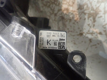 Laden Sie das Bild in den Galerie-Viewer, Frontscheinwerfer Toyota Corolla 81110-02S70 LED Rechts Scheinwerfer Headlight