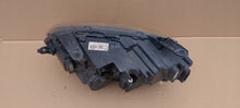 Laden Sie das Bild in den Galerie-Viewer, Frontscheinwerfer Dacia Duster 260106194R Full LED Rechts Scheinwerfer Headlight SCH9342795647eq