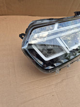 Laden Sie das Bild in den Galerie-Viewer, Frontscheinwerfer Dacia Duster 260602465R LED Links Scheinwerfer Headlight