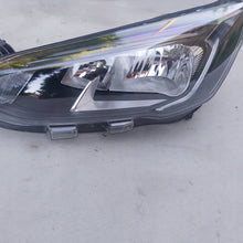 Laden Sie das Bild in den Galerie-Viewer, Frontscheinwerfer Ford Focus JX7B-13W030-CE Links Scheinwerfer Headlight