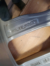 Laden Sie das Bild in den Galerie-Viewer, 1x Alufelge 19 Zoll 9.5&quot; 5x130 45ET Silber 98136214902 Porsche Cayman Rim Wheel