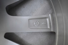 Load image into Gallery viewer, 1x Alufelge 17 Zoll 6.5&quot; 5x112 38ET Glanz Silber 5NA071497A VW Tiguan Rim Wheel