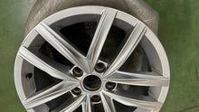 Load image into Gallery viewer, 1x Alufelge 16 Zoll 6.5&quot; 5x112 46ET Glanz Silber 5G0601025 Vw Rim Wheel