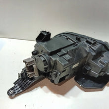 Laden Sie das Bild in den Galerie-Viewer, Frontscheinwerfer Hyundai Elantra 92102F2 92102F2600 Rechts Headlight